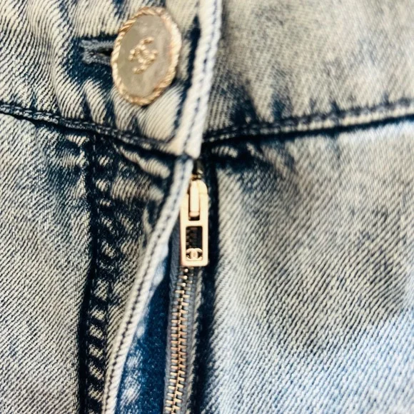 CHANEL Jeans (Like New)
